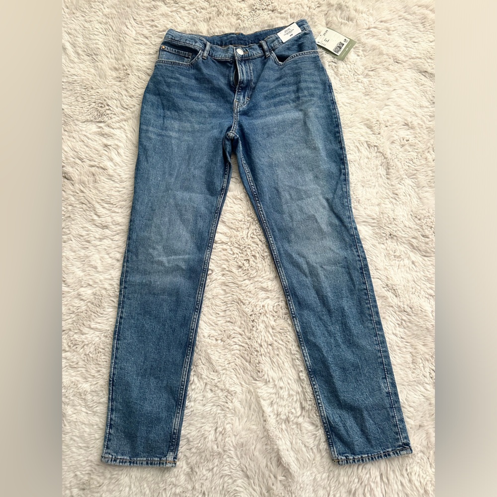 H&M blue jeans.